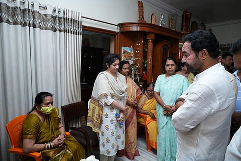 G. Kishan Reddy consoles family members of D. Srinivas